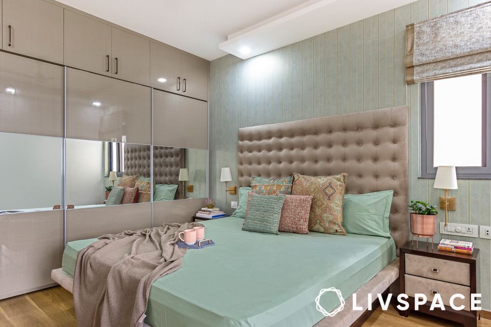 high-gloss-laminate-finish-sliding-mirror-in-wardrobe