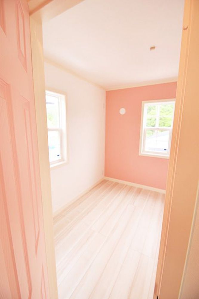 peach-fuzz-and-cream-bedroom-walls-combo