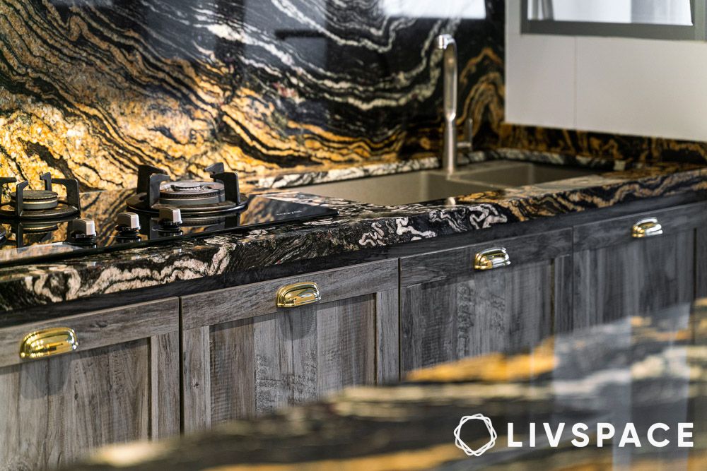 dramatic viening in a granite counter and backsplash