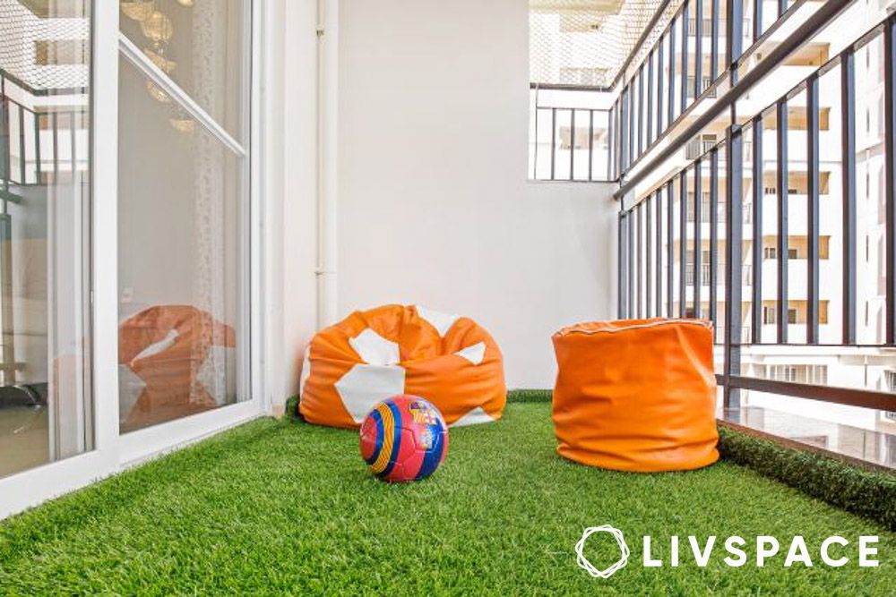 Bean bags as small balcony furniture ideas