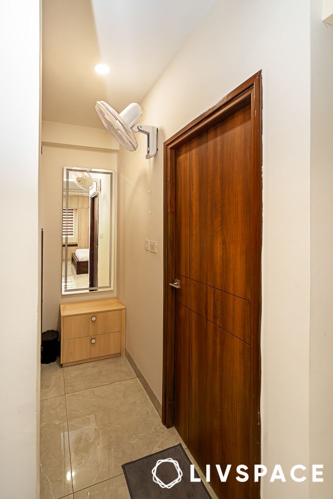dressing table area in bedroom