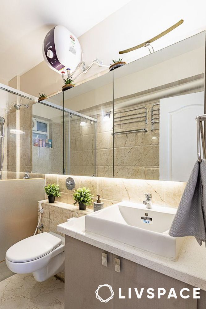 bathroom cleaning tips for mirrors and glass surfaces