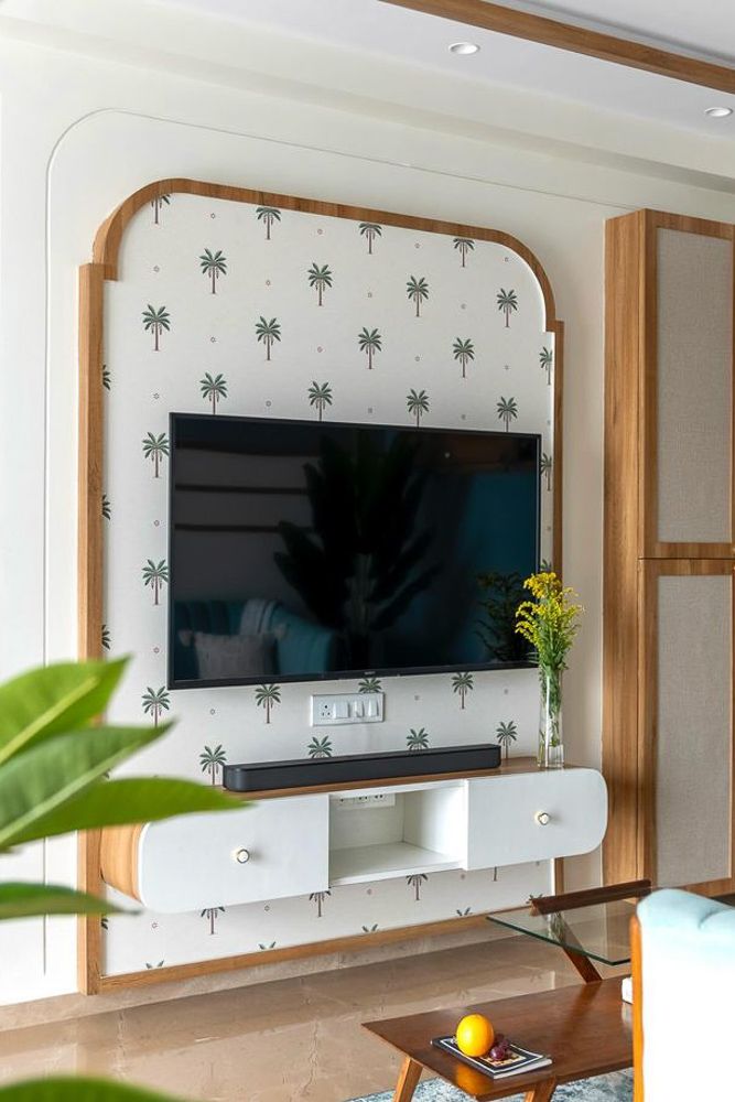 Floral wallpaper TV set 1