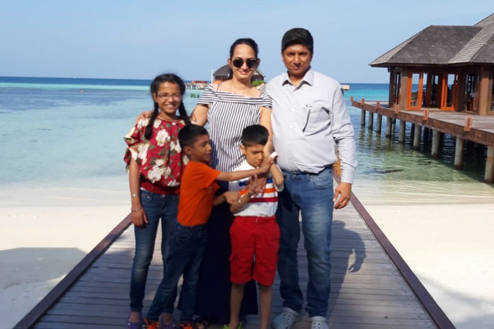 niti kashyap and family