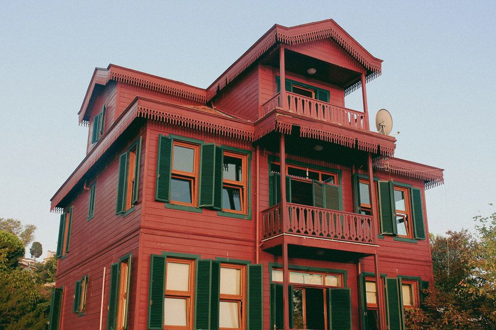 outside wall paint red