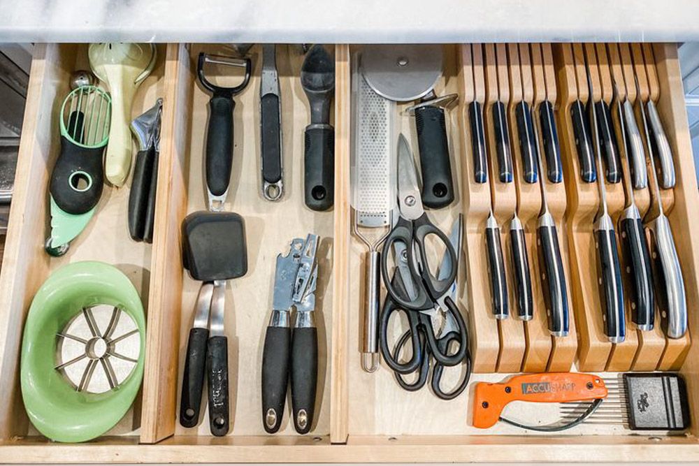 knife dock for proper storage