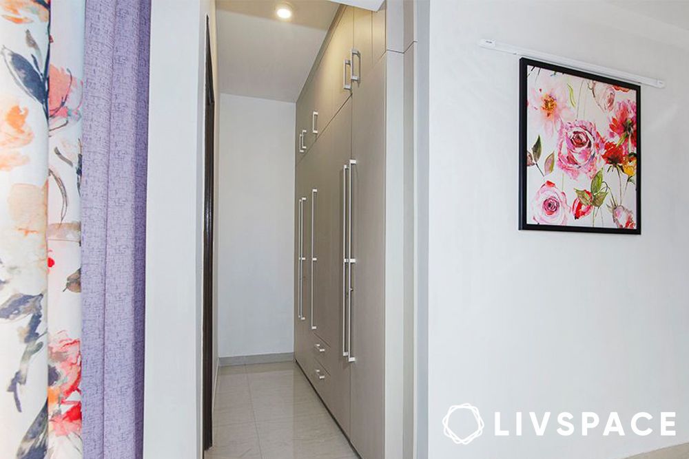 corner walk in closet