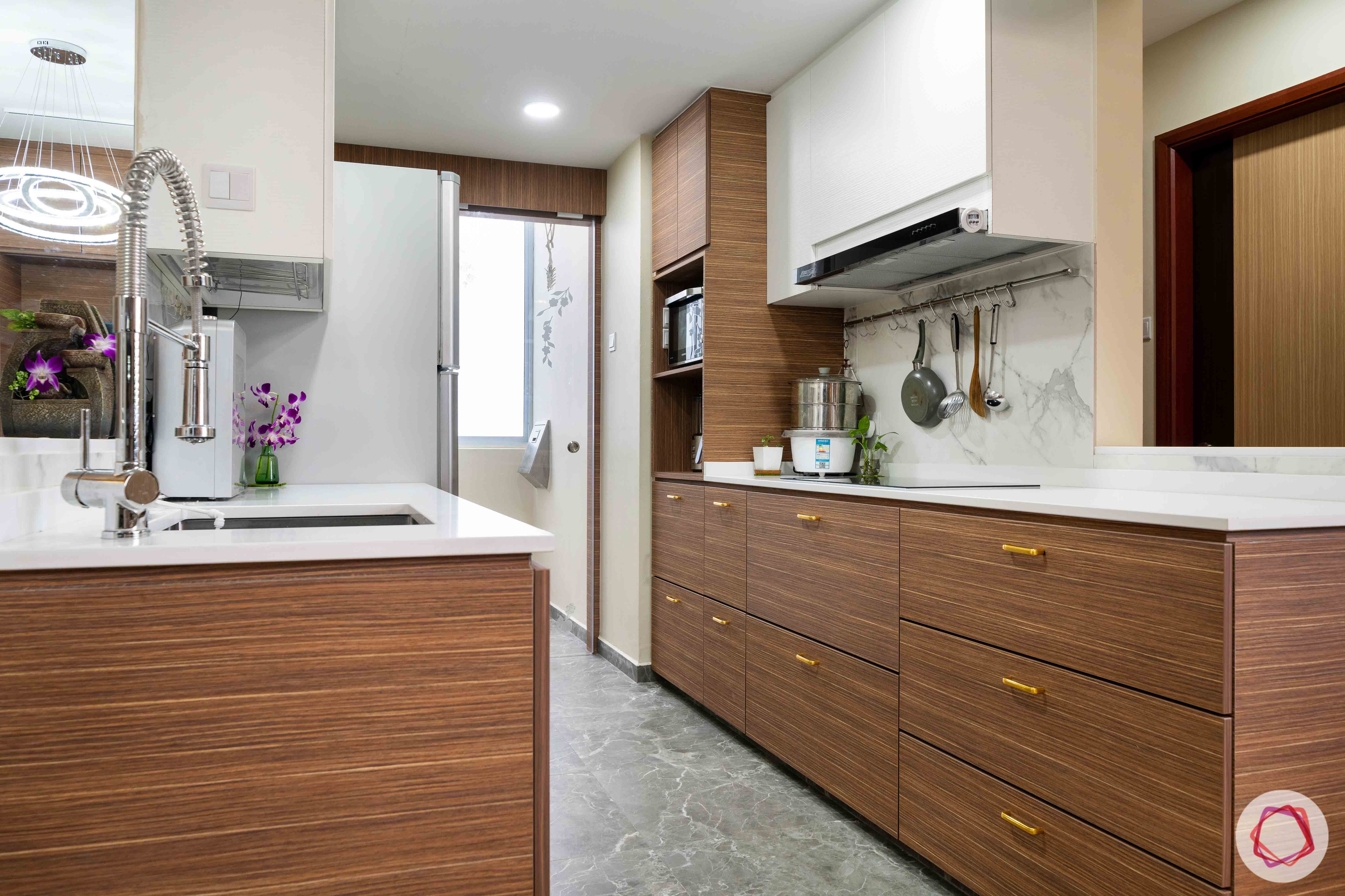 condo-interior-design-singapore-kitchen-cabinets-laminate-gold-handles