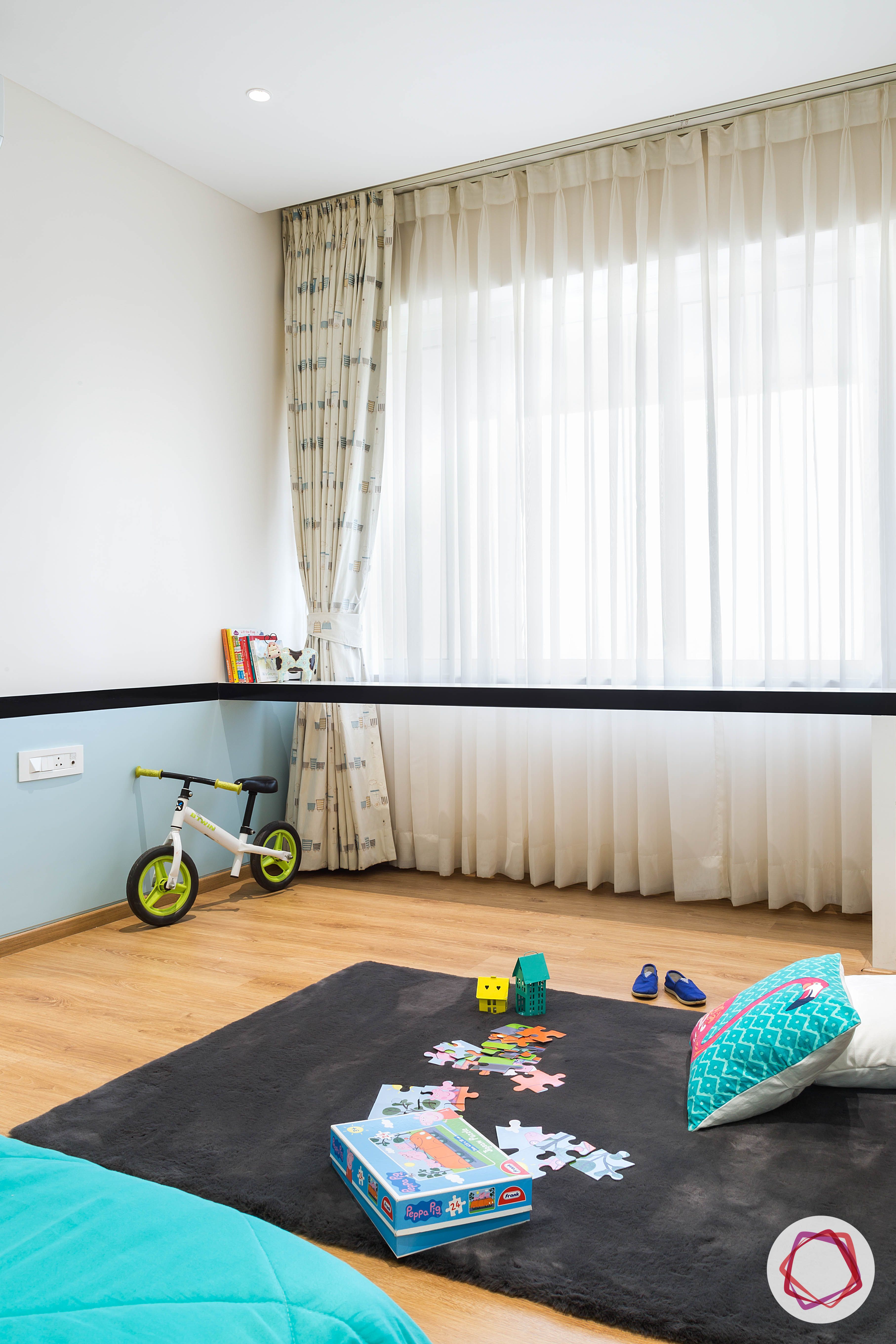 condo-interior-design-kids-room-designs-wooden-flooring-white-curtains-black-rug