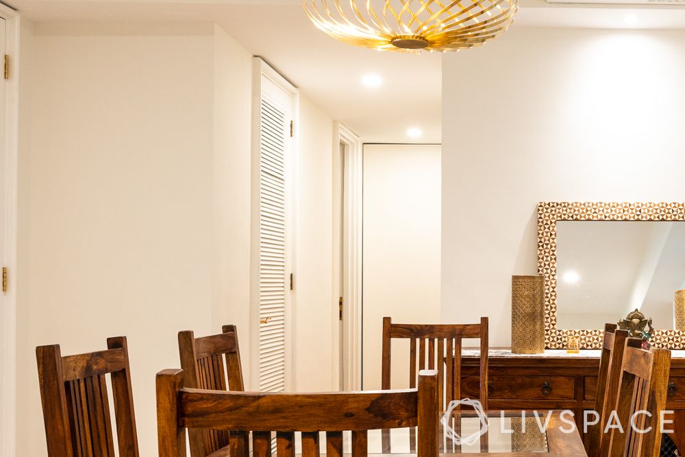 pebble-bay-condo-hallway-pivoting-door