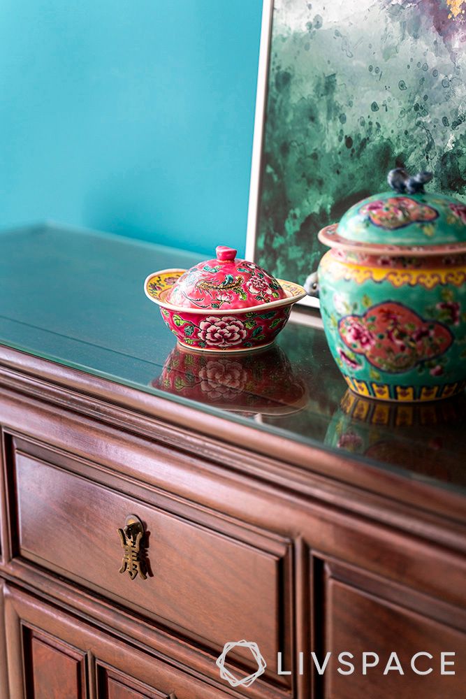 landed-house-interior-design-blue-wall-wooden-console