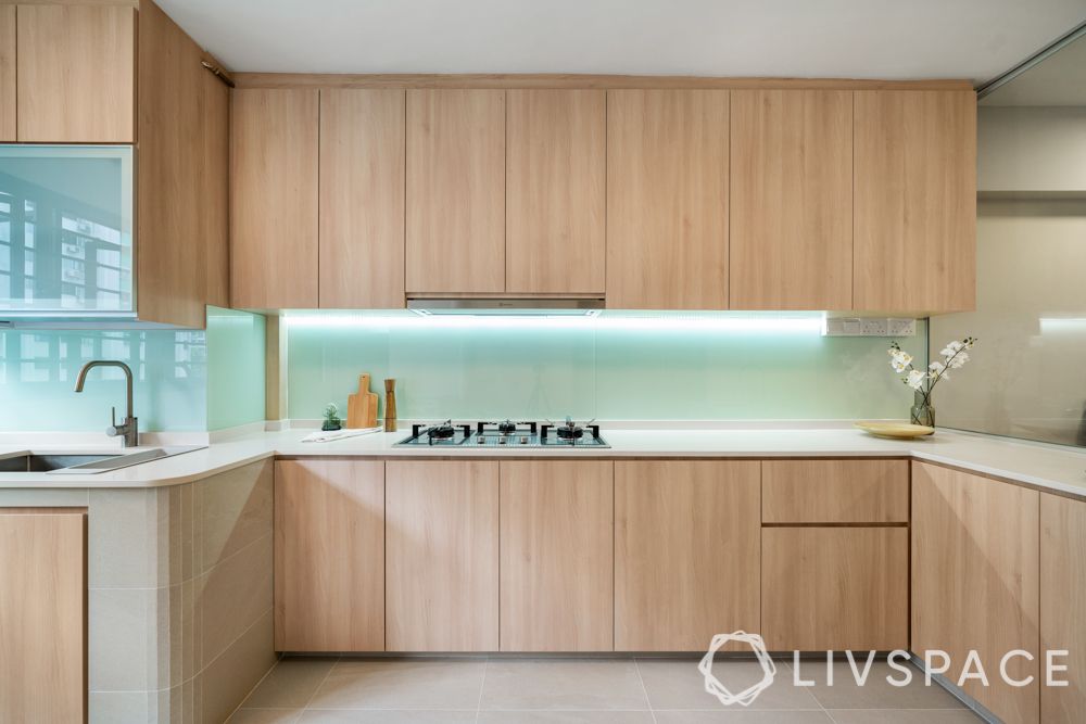 4-room-resale-renovation-kitchen-glass-backsplash