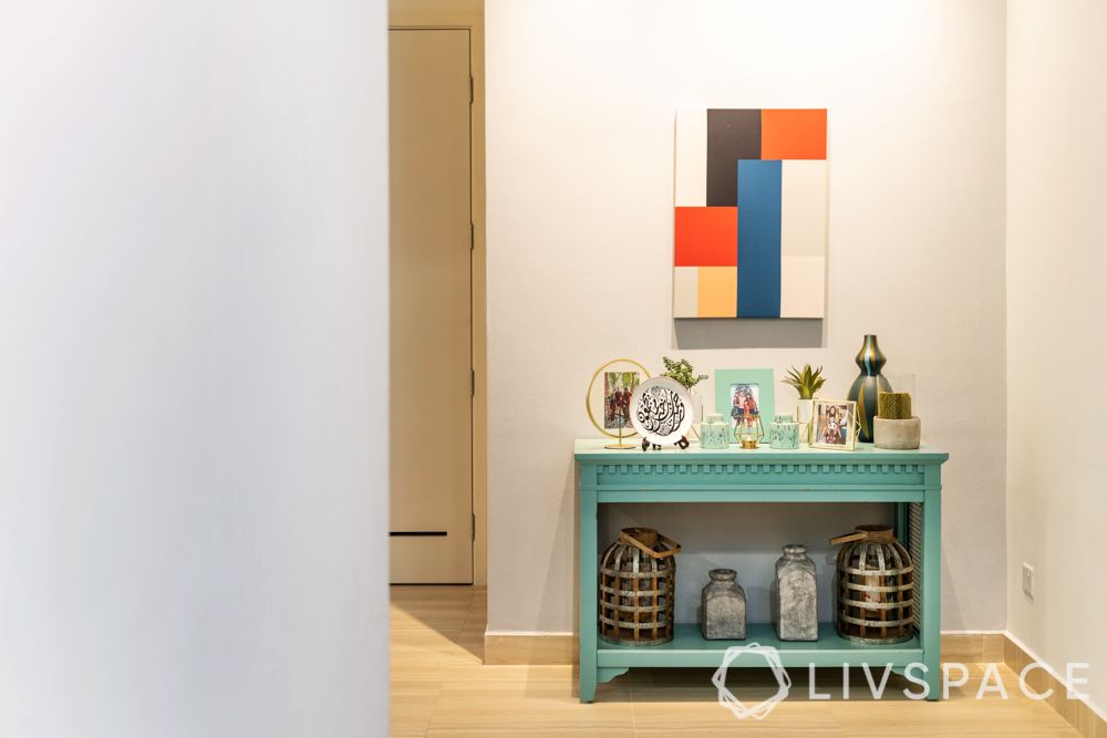 3-room-condo-foyer-console-table-wall-painting