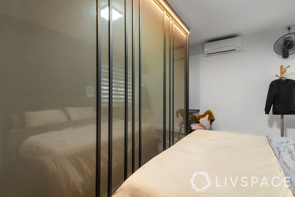 5-room-hdb-renovation-wardrobe-overhead-lighting