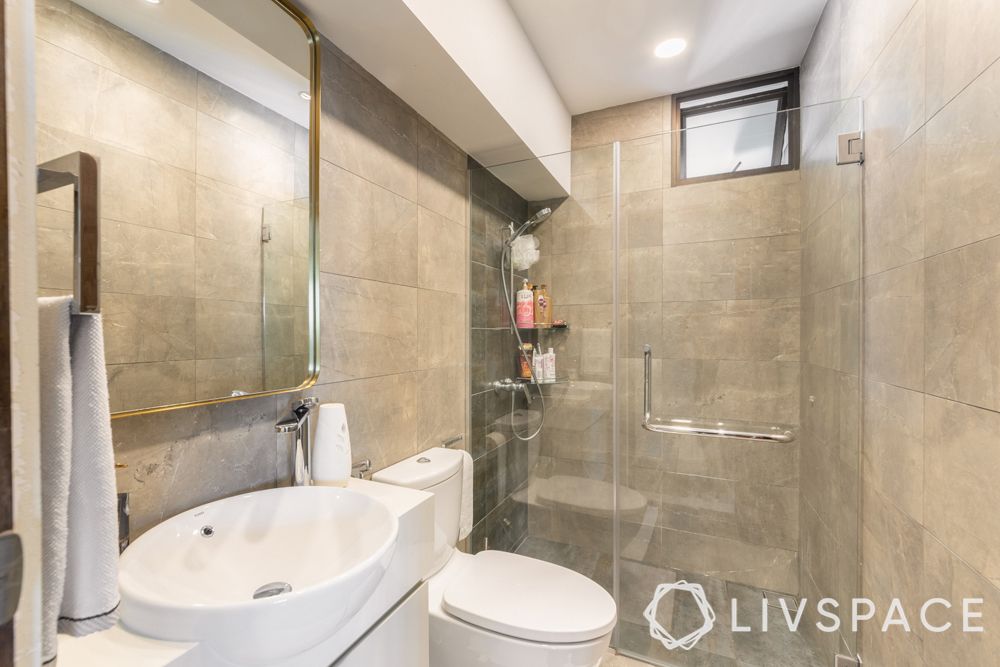 toilet-renovation-shower-cubicle-beige-tiles-glass-partition
