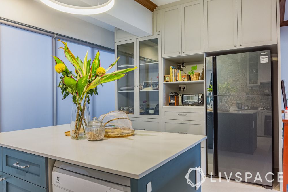 kitchen-with-island-functionality-storage-drawers