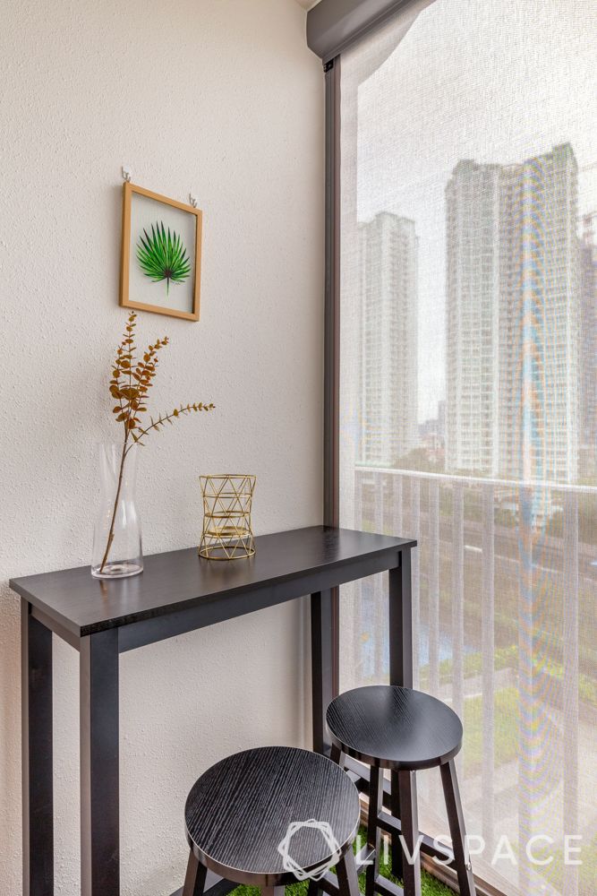 balconies-bar-stools-table