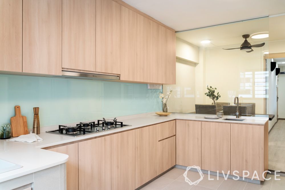 kitchen-renovation-singapore-wooden-cabinets-glass-backsplash