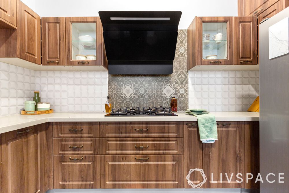 shaker-style-cabinets-warm-wooden-white-backsplah-countertop