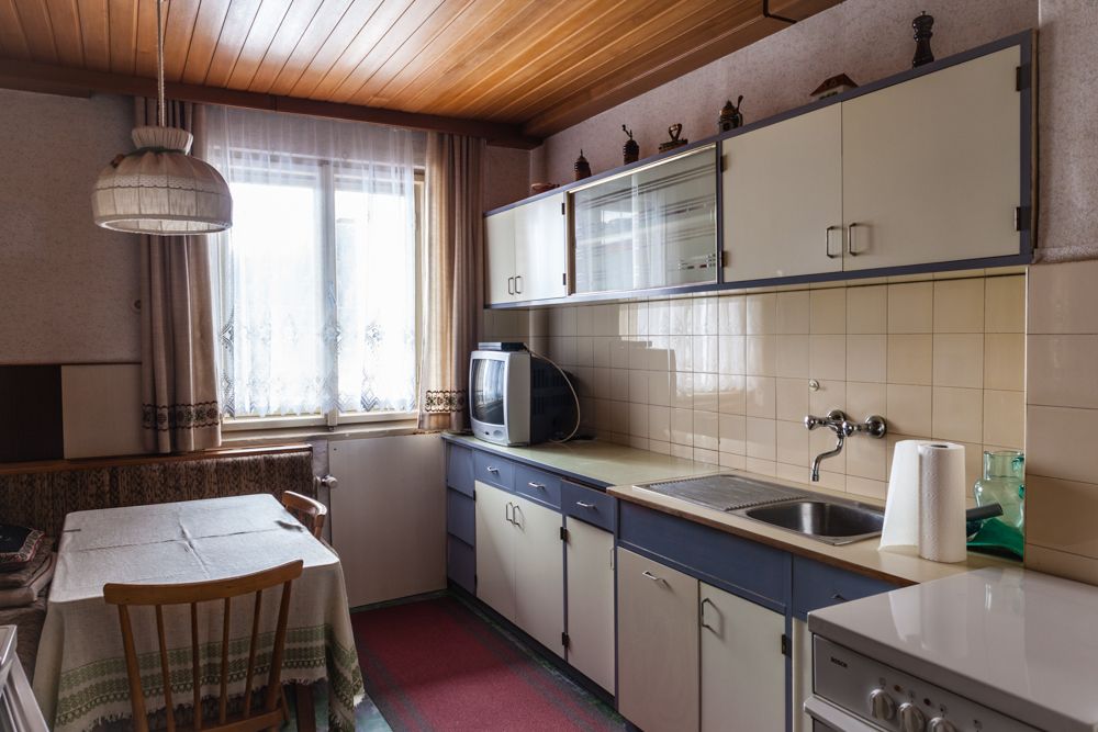  Room-design-plain-vintage-old-kitchen