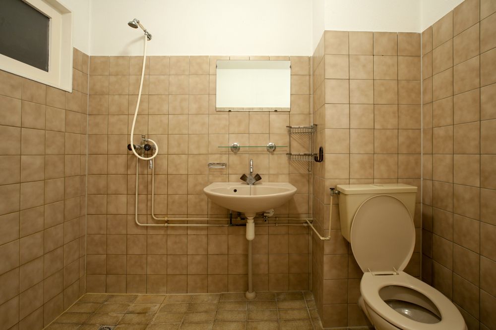 Room-design-old-bathroom