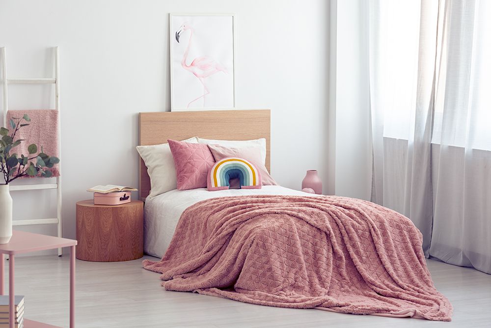 bedroom-personality-pink-red-bedroom-decor