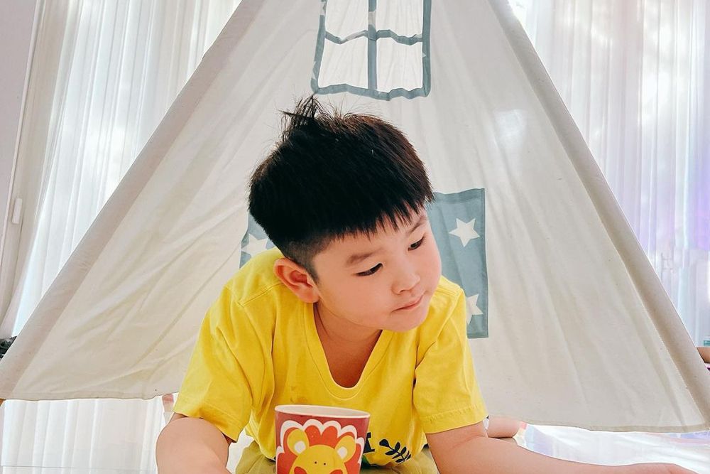 celebrity-homes-kids-tent