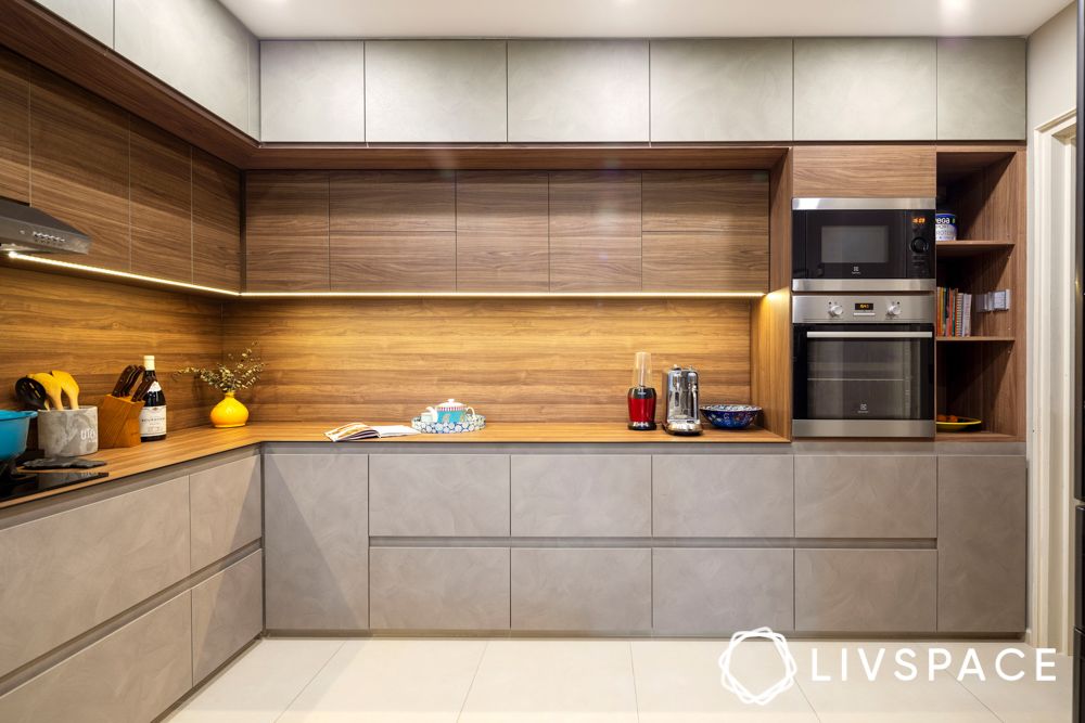 wood-grain-backsplash-with-profile-lights