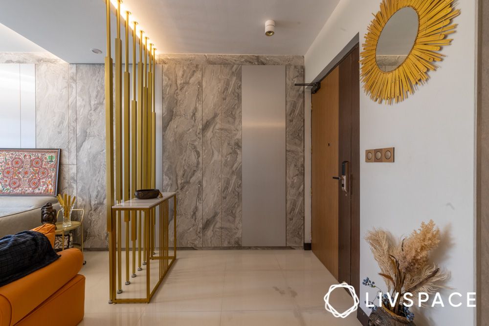 foyer-design-with-gold-breeze-wall
