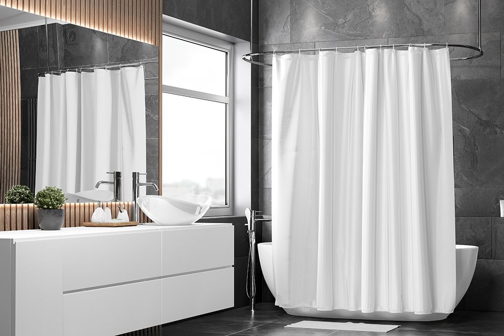 polyester-curtains-in-bathroom-with-bathtub