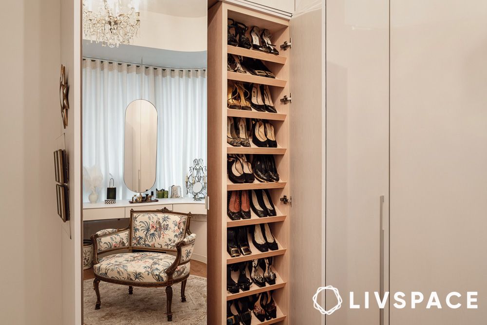 glamorous-built-in-shoe-cabinet-design