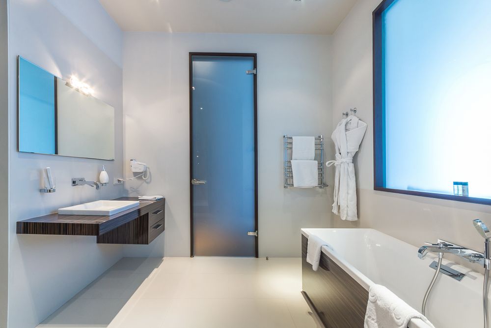 frosted-modern-toilet-doors