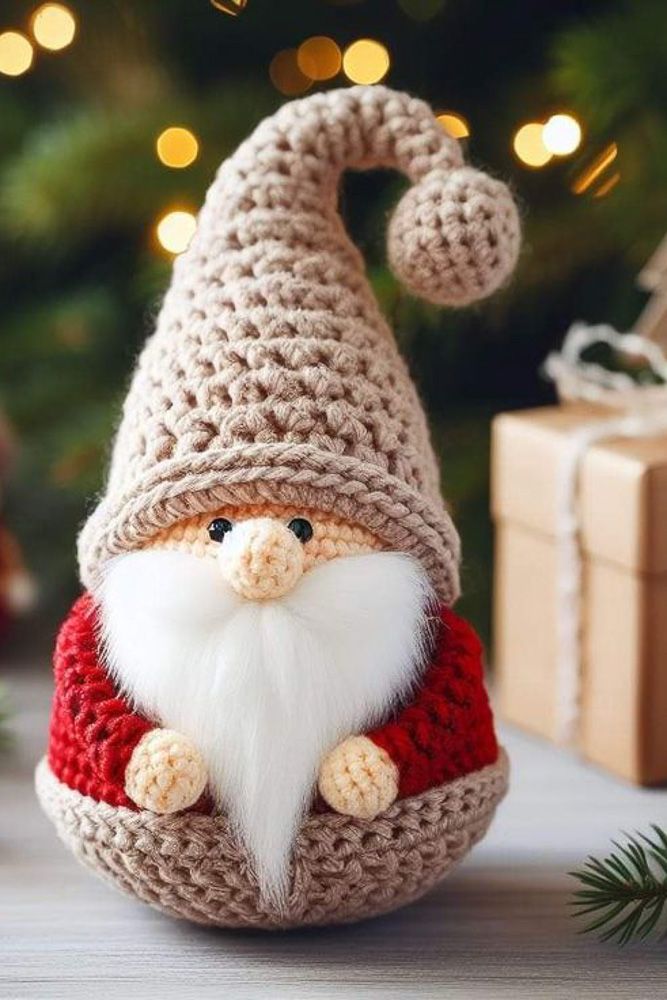 Crocheted Santa as Christmas ornaments
